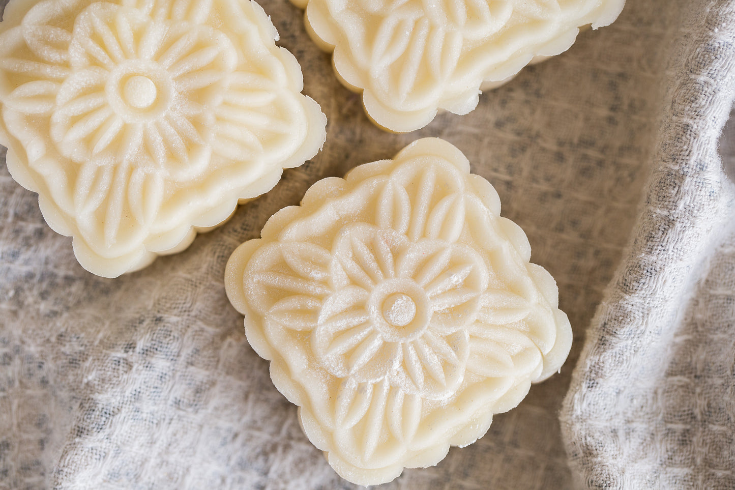 Classic Vanilla Snow Skin Mooncake